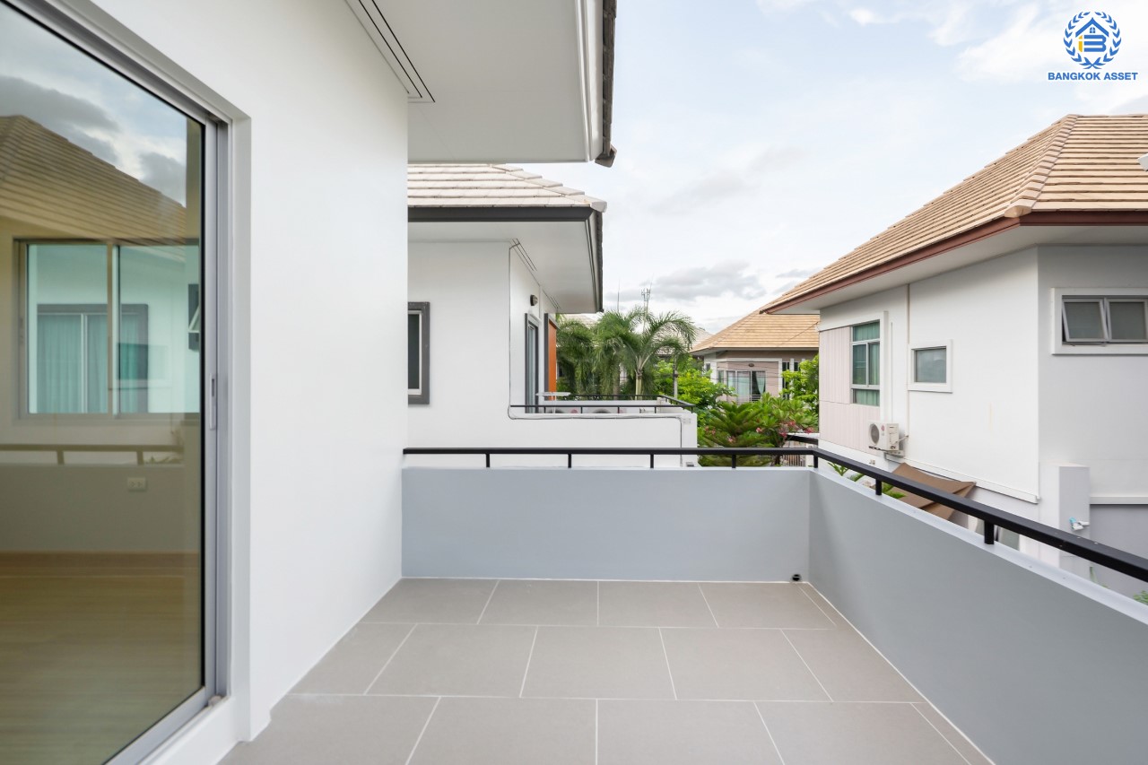 บ้านมือสองตกแต่งใหม่ ม.วิลล่าการ์เด้น3 บางกรวย-ไทรน้อย เนื้อที่ 54.2 ตร.ว. ฟังก์ชัน 4 ห้องนอน 3 ห้องน้ำ จอดรถได้ 2 คัน บรรยากาศเป็นส่วนตัว บนทำเลศักยภาพ ใกล้เซ็นทรัลเวสต์เกต เชื่อมต่อหลายเส้นทาง ถ.รัตนาธิเบศร์, ถ.กาญจนาภิเษก และราชพฤกษ์ และรถไฟฟ้า "สถานีบางพลู"...